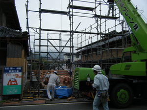 クレーン登場