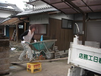 ダンプに乗せる