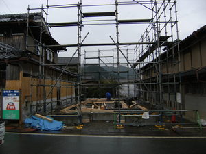 足場ができました
