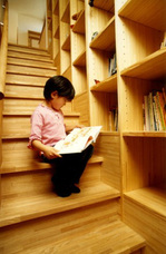 階段の本棚
