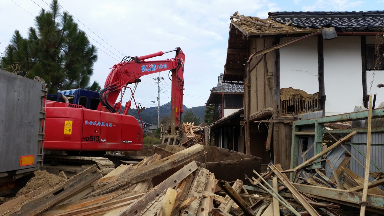 解体　母屋と蔵　築100年